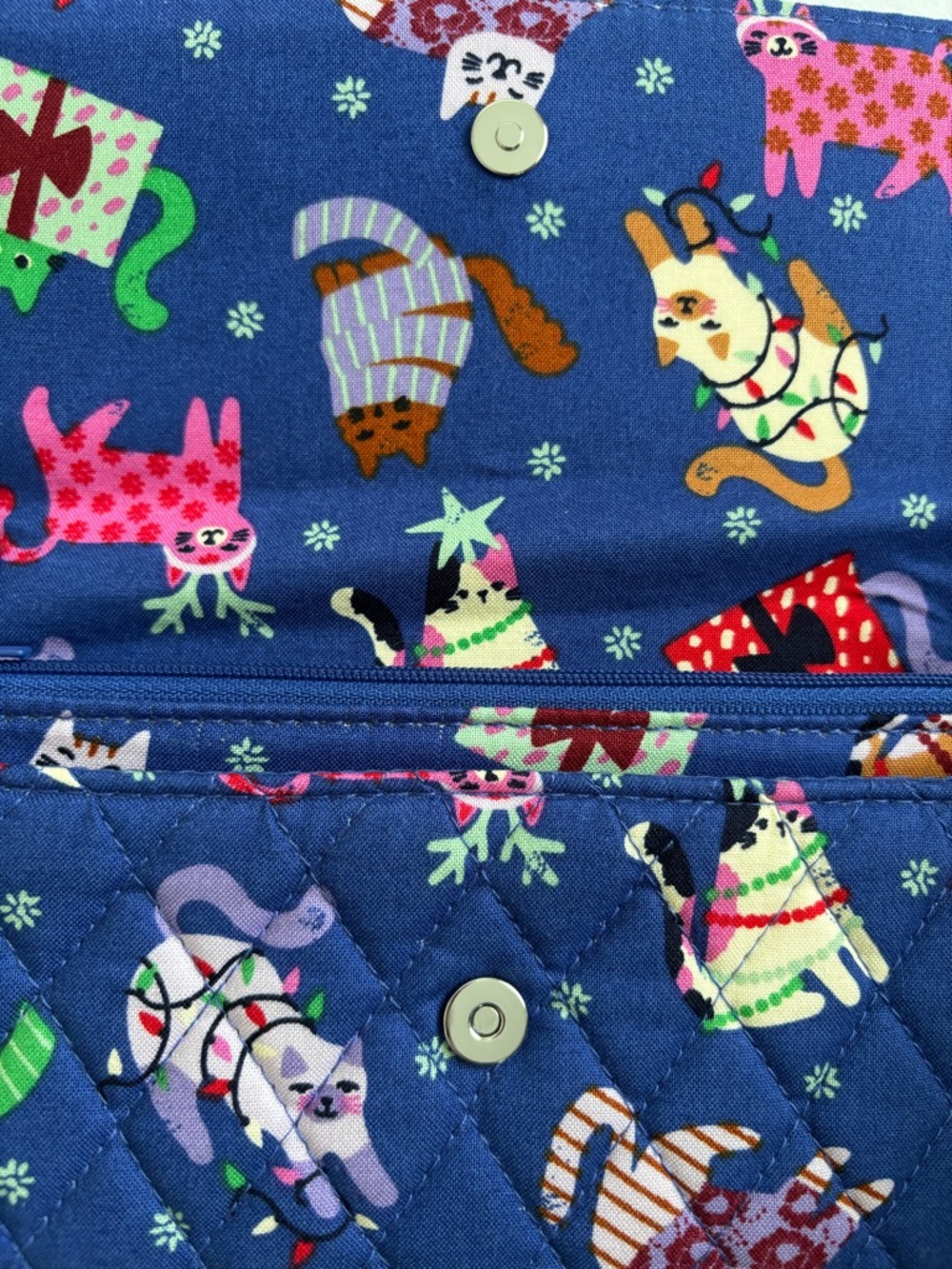 Vera Bradley Catnip Christmas Wallet Crossbody NWT - Picture 6 of 14